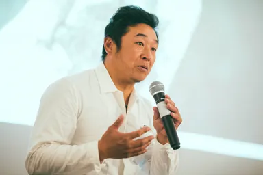 生産者が知覧茶への想いを語る様子。