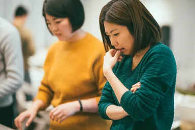 16種の知覧茶から、日本茶カフェオーナーが好みの茶種・品種を選び、試飲。1