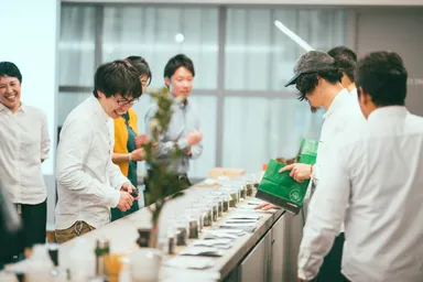 スタッフと日本茶カフェオーナー