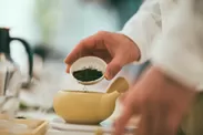 16種の知覧茶から気になる茶種・品種を選び、試飲した。