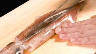 「剣先いか」店内調理の様子