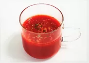エクストラバージンオリーブオイル入りのホットマトジュース