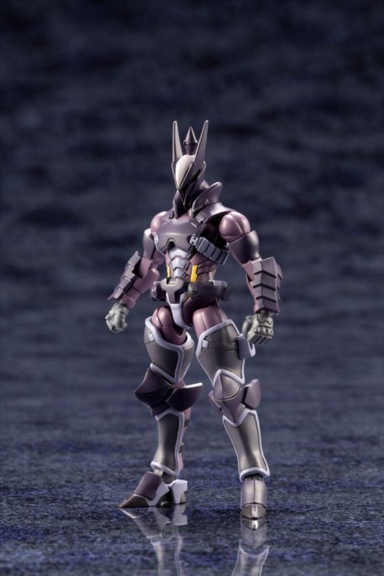 超感覚的知覚を持ち、特殊なアーマータイプを纏う“黒い狩人”
「ガバナー エクスアーマータイプ：ケツァール」が登場！