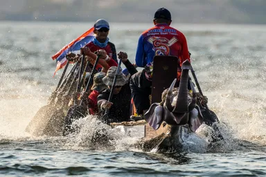 「ドラゴンボートレース」ネイビー・シールズ ボート