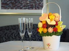 6月の「ジューンブライド」にむけて人生の特別な日に贈るフルーツブーケ(R)が初登場