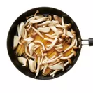 和風きのこパスタ:水、パスタ、具をいっぺんにフライパンに入れて仕上げる画期的レシピ