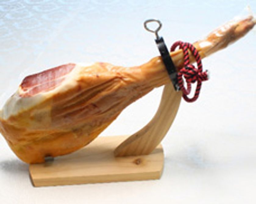 目の前で仕上げる「イルマーレ・シェフズキッチン」
ハモンセラーノと季節の食材を
“「安芸の島の実」エクストラバージンオリーブオイル”と共に
2019年3月1日（金）より　呉阪急ホテル バイキング「イルマーレ」にて