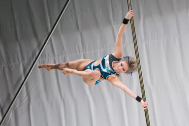 ポールスポーツ：Iron flag bottom leg passe