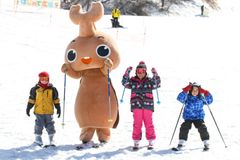 はじめてのポールチャレンジ！キッズスキーイベント「キッズカーニバル」を長野県佐久市にて3月9日開催