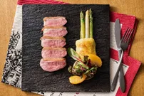 国産鴨の炙りとアスパラのロースト