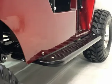 乗り降りしやすいステップ付き