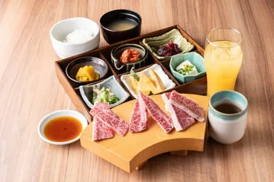 特撰焼肉朝定食