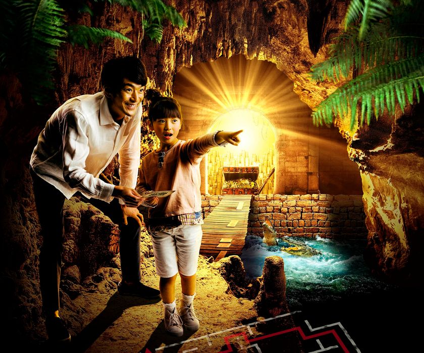 3月23日（土）登場！
25ｔｈアニバーサリー期間限定アトラクション
謎解き屋内迷路 「メイズ25～黄金王からの挑戦状～」