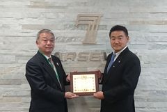 自動車の販売と買取のフランチャイズチェーン「カーセブン」　震災の義援金寄付などにより「日本赤十字社金色有功章」を受章