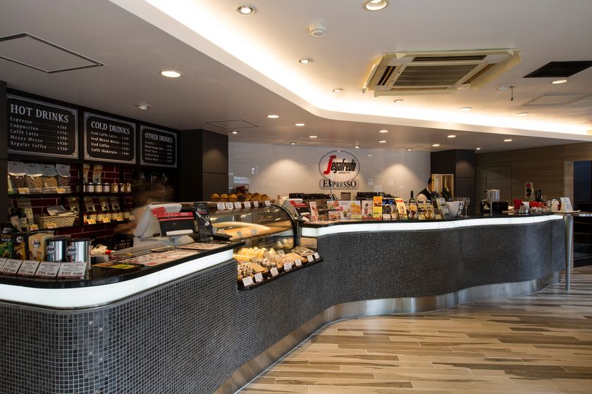 スモールフラワースタンド「WONDER FLOWER」、
人気イタリアンバールチェーン、
セガフレード広尾店との
コラボレーションショップを
3月12日（火）から期間限定でオープン