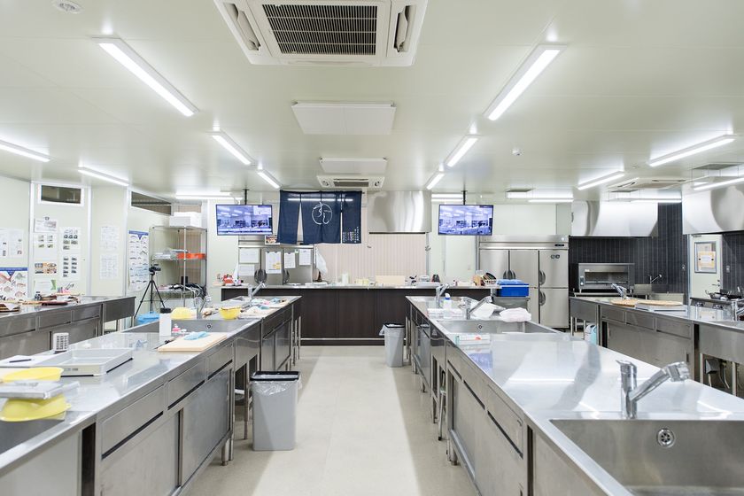 関西すし学院設立のお知らせ
～2019年5月6日(月・祝)スタートの第一期生を募集致します～
大阪市中央卸売市場の仲卸最大手利州のグループ企業陽向が
寿司学校を運営