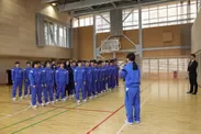 釜石東中学校生徒とミヤビワークス代表 林 4