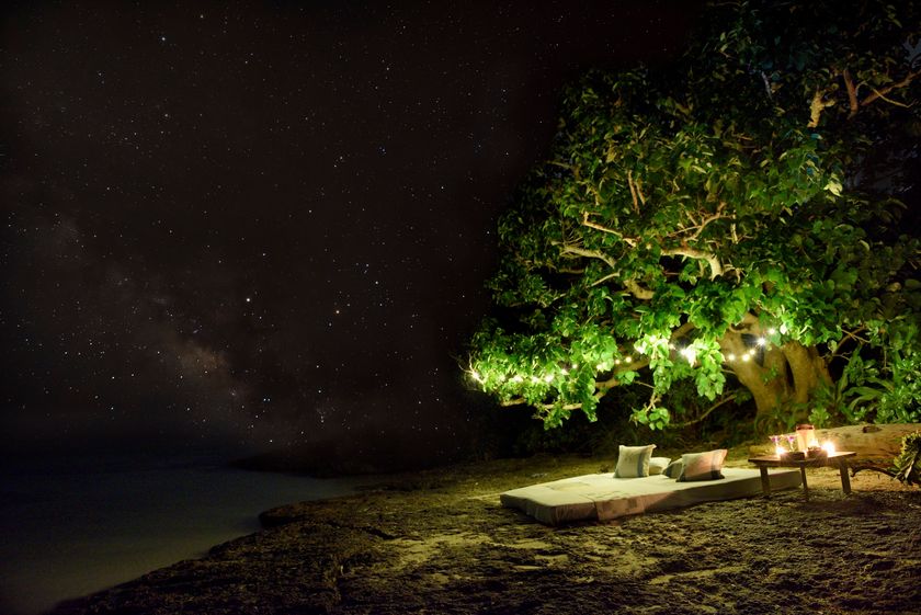 星のや竹富島
天の川が流れる星空を眺めて時間を忘れる
「星降る夜のてぃんがーらピクニック」開催
期間：2019年6月1日〜3日、6月22日～7月2日、
7月22日～8月1日、8月22日～28日