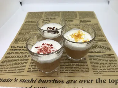 キャラメリゼ(ストロベリーキャラメリゼ、オレンジピールクランチ、ローストシュガーチップ)／チーズティー