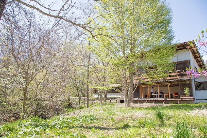 軽井沢で2.5時間待ちのリノベカフェ
「エロイーズカフェ」が改装オープン
予約制の特別席を今シーズンから用意し3/20に営業再開
