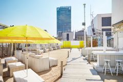 “都会の屋上に白いビーチが広がる非日常空間”WILD BEACH『happy yellow beach』3月20日(水) 新宿ルミネエスト 屋上にOPEN！