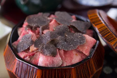 ローストビーフひつまぶしトリュフ掛け