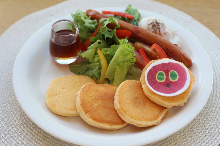 「はらぺこあおむし」×「カフェ　クッチーナ＆カンパニー」
東京・渋谷のパンケーキカフェにて
2週間限定でコラボレーションメニューを提供　
3月20日（水）～4月3日（水）　東急百貨店東横店 南館6F