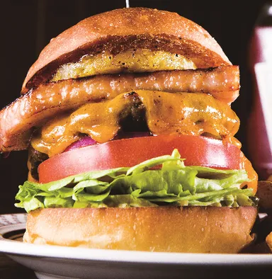 パイナップルベーコンチーズバーガー