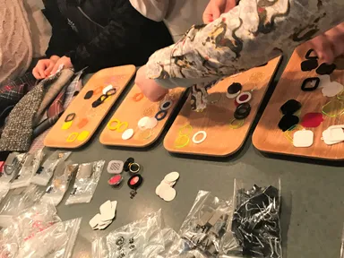 アクセサリー素材を選ぶ