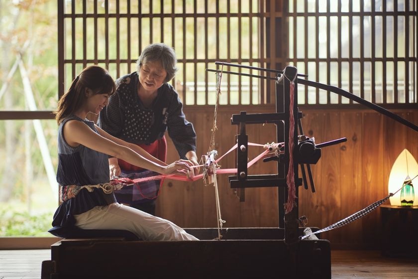 星野リゾート　青森屋
青森の昔ながらの手仕事に触れる「南部裂織体験」実施
～布を裂き、色鮮やかな作品に織り直す工芸品づくり～
期間：2019年6月1日～8月31日