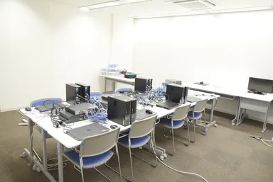 実機検証環境も整備されたラボ