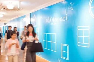 パークタウンの2階で空き店舗だった10区画を「神戸湊川Otonari」として生まれ変わらせています。