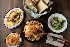 広尾BURDIGALAのパンを食べることのできるグリルレストラン　新業態「Bakery Restaurant TERME2」がららぽーと横浜 4月19日オープン　名物はロティサリーチキンと溶岩石グリル