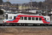 今回塗装する「三陸鉄道カラー」のイメージとなる三陸鉄道36-700形車両(車体横)