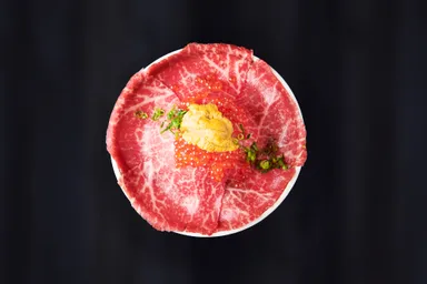 肉ドレス海鮮丼上から