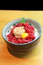 菅乃屋ホルモン店：桜納豆のユッケ丼