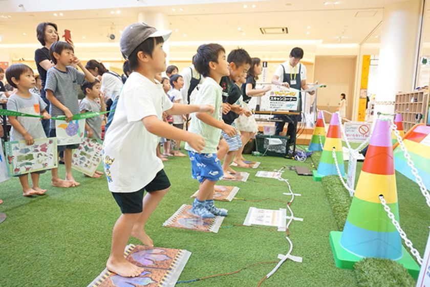 恐竜ぬりえでレースを楽しもう！
エビスタ西宮「DINOレース＆クラフト」を実施！
