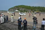 昨年7月に実施した大量軽石火山灰を想定した車両走行・道路啓開作業検証実験