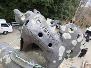 獅子には作者名と年号が