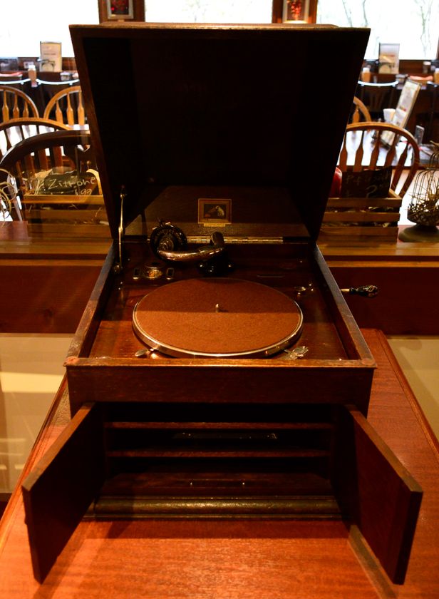 六甲オルゴールミュージアム
ショップ時音 ～神戸 北野工房のまち店～ The 1st Anniversary
「蓄音機でSPレコード鑑賞会」などキャンペーンを開催