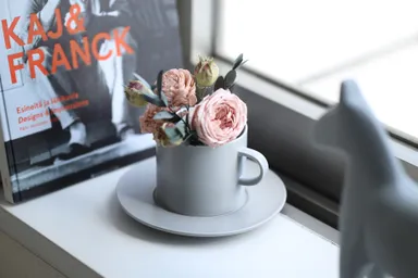 ミニブーケinクールグレーカップ＋ソーサー