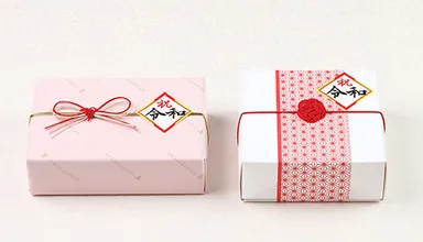 新元号記念　プティフール令和(左)、プティガトー令和(右)