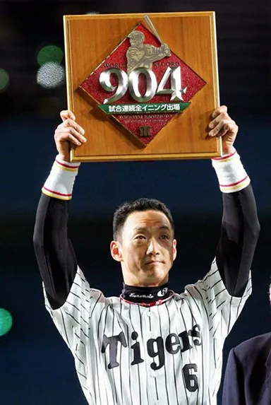 ＜904試合連続フルイニング出場達成時の金本知憲氏＞
