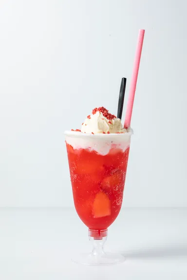 いちごのクリームソーダ