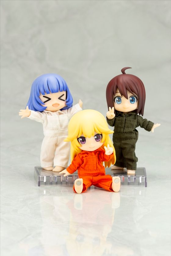 キューポッシュさいずの小さな衣装「キューポッシュコス」より、
カジュアルをテーマとした
「キューポッシュコス おえかきつなぎ(カーキ)、(白)、(オレンジ)」が
登場！