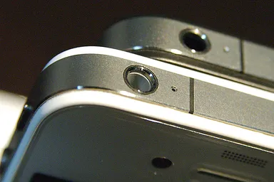 イヤホンジャックもホワイトに仕上げます