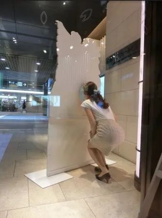 自分の顔ハメ姿を撮るマニア