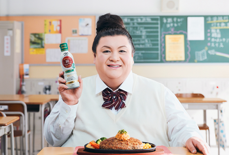 ヤマサ 鮮度生活 絹しょうゆ減塩 新テレビcm マツコのお弁当 篇 19年4月17日 水 から放送 Cmキャラクターにマツコデラックスさんを起用 Cmで初の女子高生役を体当たりで演じる ヤマサ醤油株式会社のプレスリリース ヤマサ 鮮度生活 絹しょうゆ減塩 新テレビcm マツコのお弁当 篇 19年4月17日 水 から放送 Cmキャラクターにマツコデラックスさんを起用 Cmで初の女子高生役を体当たりで演じる ヤマサ醤油株式会社のプレスリリース