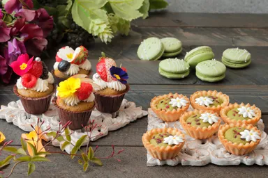 抹茶のカップケーキ／抹茶クラフティータルト／抹茶マカロン