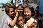 スラム街に住むフィリピンの子供達